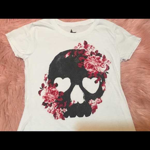 Hybrid Apparel Tops - Hybrid Apparel ~ Skull T-Shirt